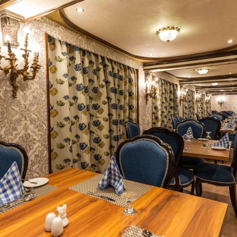 Luxury Dining Cruise